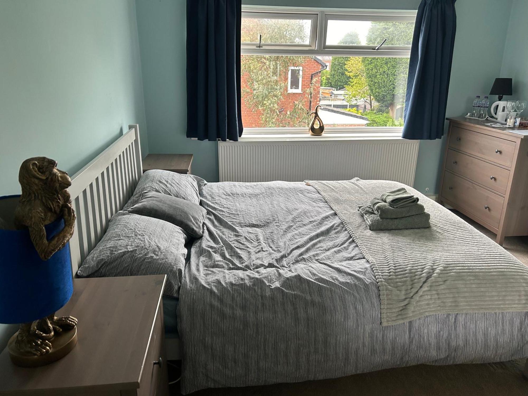 Quiet Double Bedroom With Garden View, Breakfast * Hazel Grove