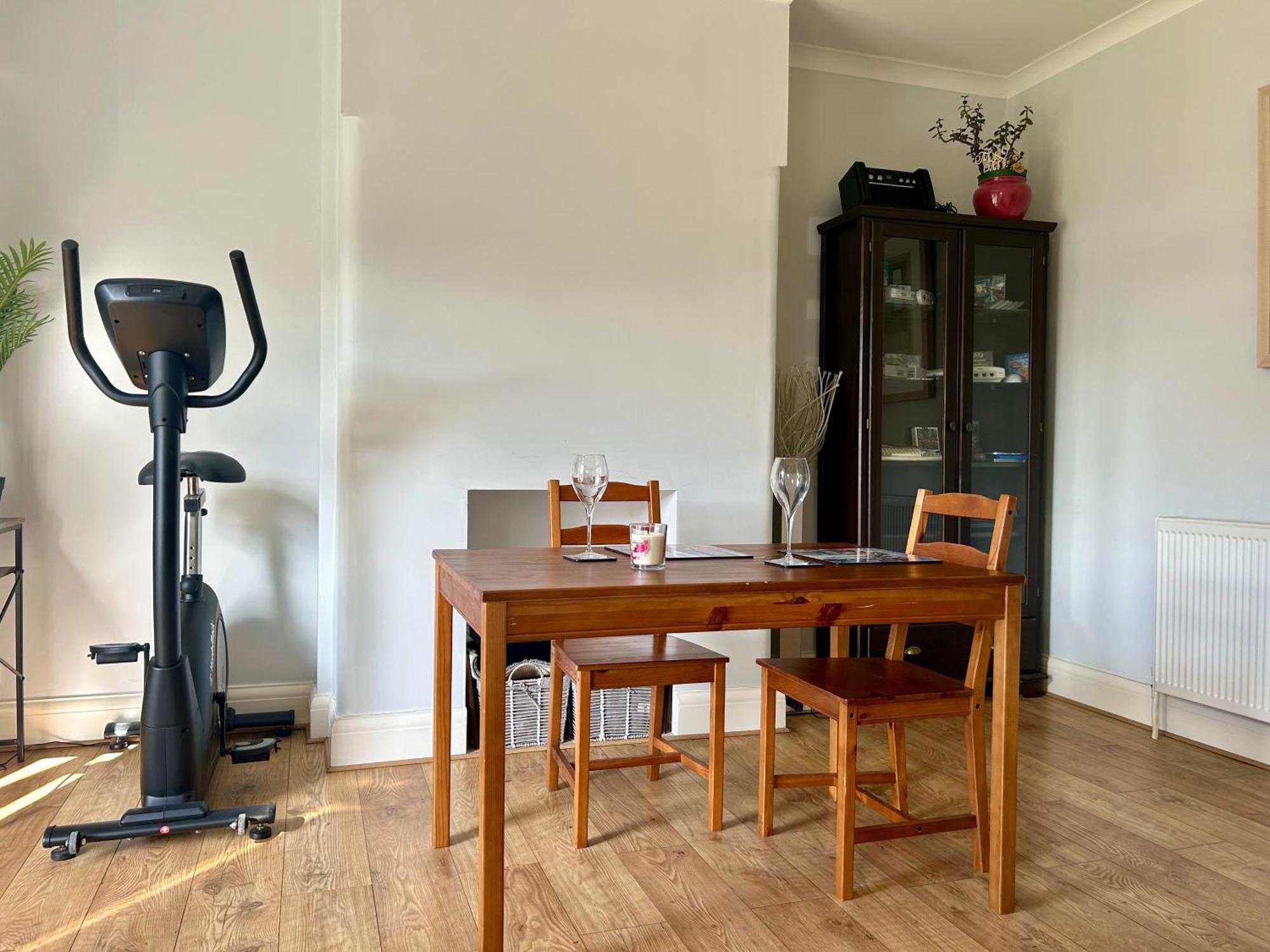 Quiet Double Bedroom With Garden View, Breakfast Hazel Grove
