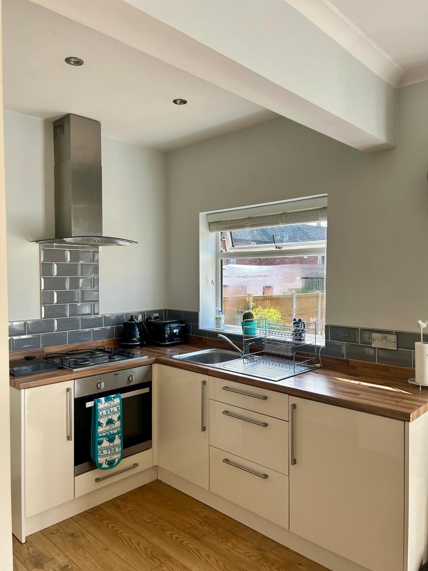 Quiet Double Bedroom With Garden View, Breakfast Hazel Grove