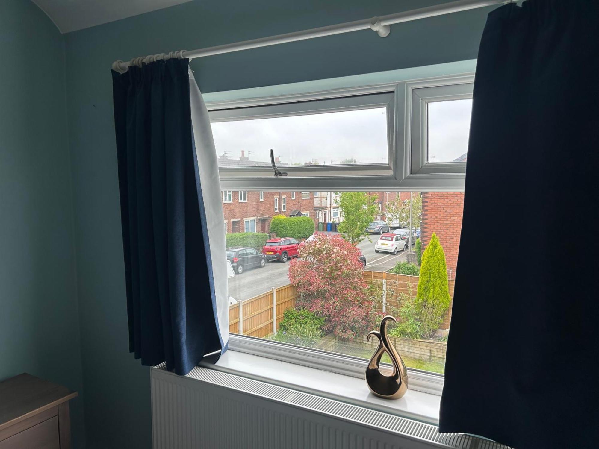Quiet Double Bedroom With Garden View, Breakfast *